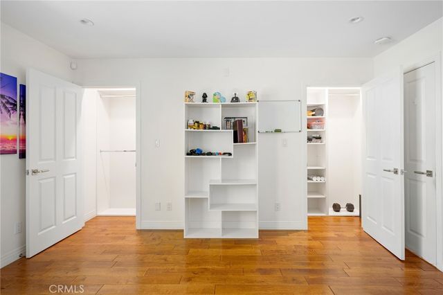 2040 W Kenneth Road, Glendale, CA 91201