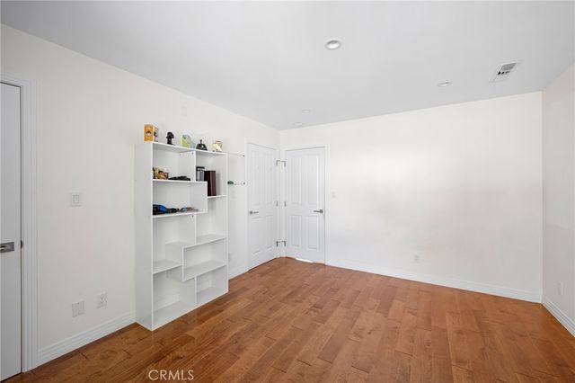 2040 W Kenneth Road, Glendale, CA 91201