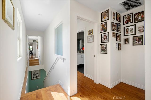 2040 W Kenneth Road, Glendale, CA 91201