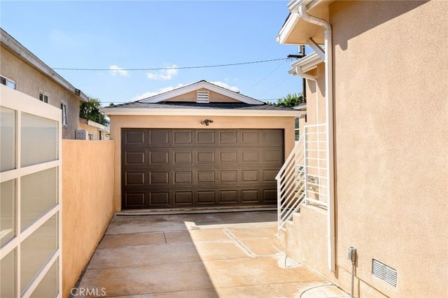 2040 W Kenneth Road, Glendale, CA 91201