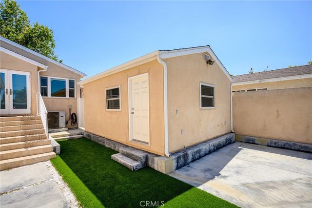 2040 W Kenneth Road, Glendale, CA 91201
