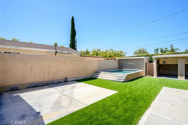 2040 W Kenneth Road, Glendale, CA 91201
