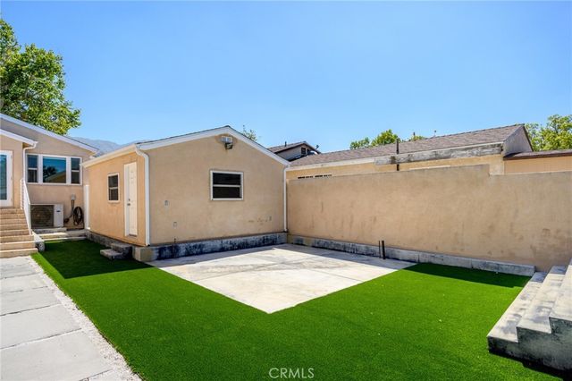 2040 W Kenneth Road, Glendale, CA 91201