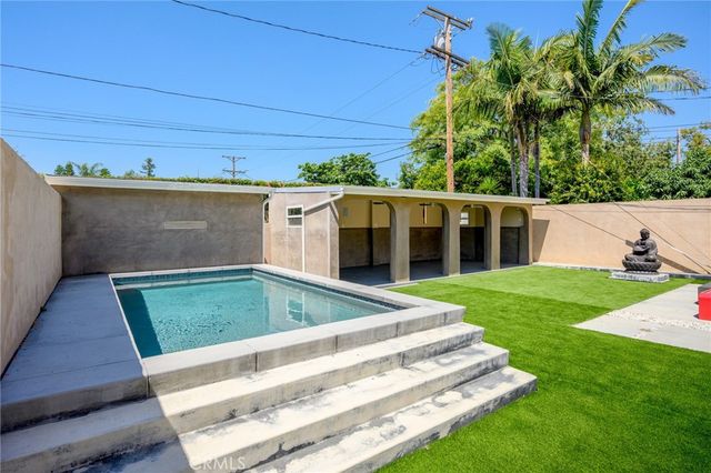 2040 W Kenneth Road, Glendale, CA 91201