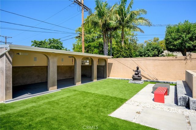 2040 W Kenneth Road, Glendale, CA 91201