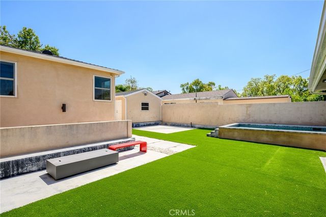 2040 W Kenneth Road, Glendale, CA 91201
