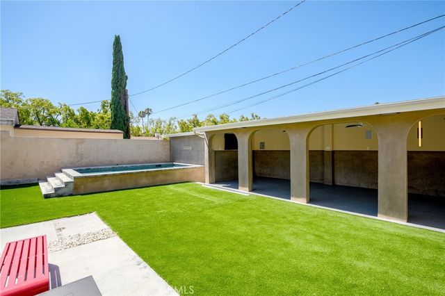 2040 W Kenneth Road, Glendale, CA 91201