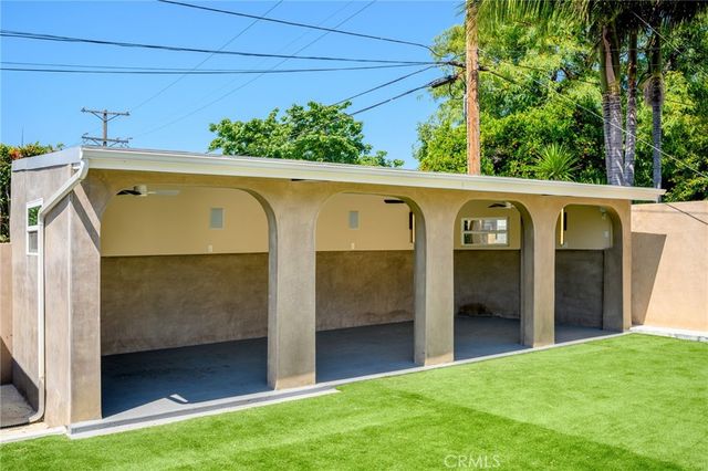 2040 W Kenneth Road, Glendale, CA 91201