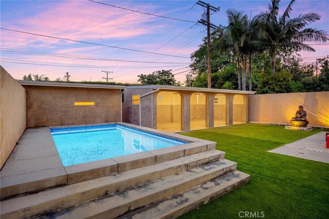 2040 W Kenneth Road, Glendale, CA 91201