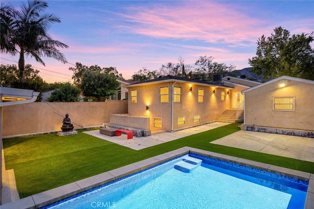2040 W Kenneth Road, Glendale, CA 91201