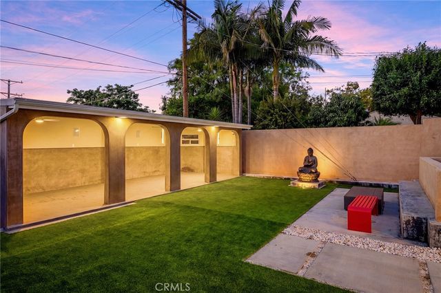2040 W Kenneth Road, Glendale, CA 91201