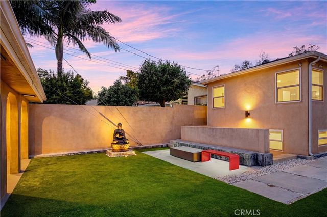 2040 W Kenneth Road, Glendale, CA 91201