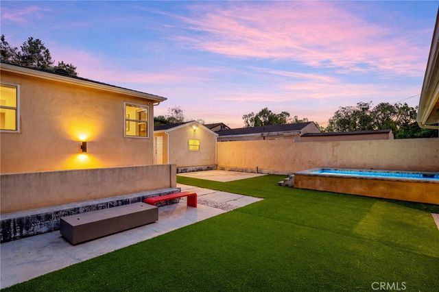 2040 W Kenneth Road, Glendale, CA 91201
