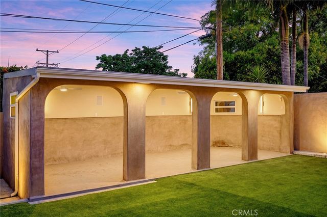 2040 W Kenneth Road, Glendale, CA 91201