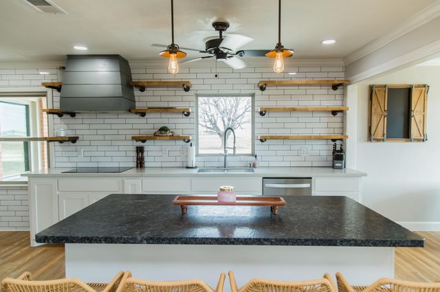 930 Sun Road, Plainview, TX 79072