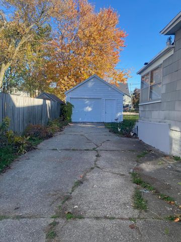 1132 NW Davis Avenue, Grand Rapids, MI 49504