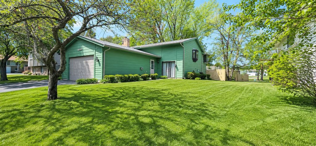 8317 Idaho Avenue N, Brooklyn Park, MN 55445