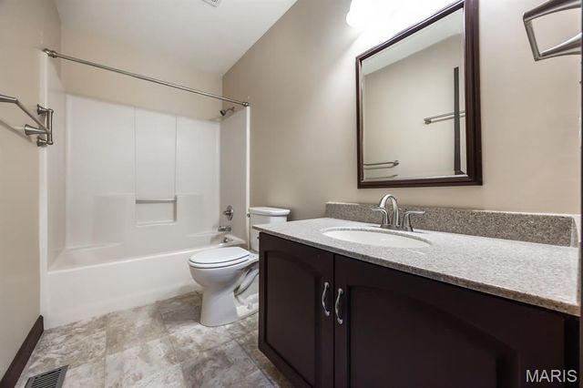 717 St Nicholas Drive, O'fallon, IL 62269