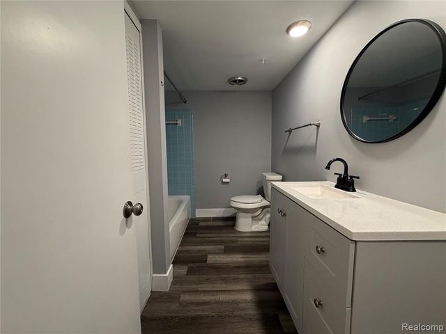 28096 Universal Drive, Warren, MI 48092