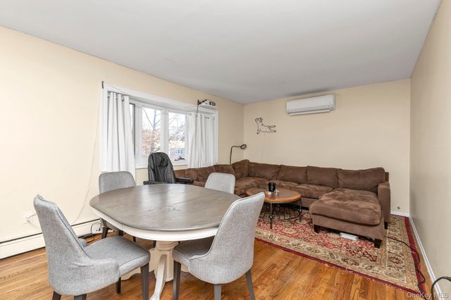 7 Vilno Court, Huntington Station, NY 11746