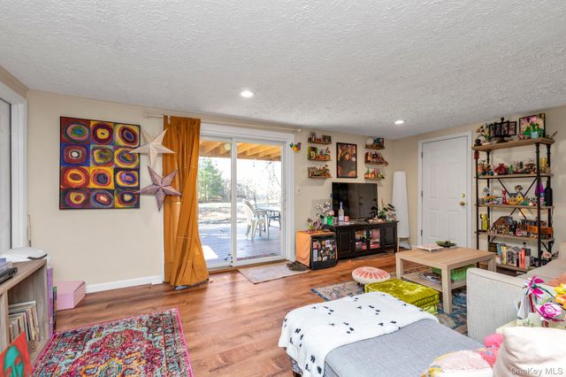 7 Vilno Court, Huntington Station, NY 11746