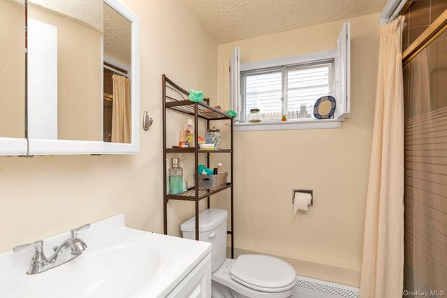 7 Vilno Court, Huntington Station, NY 11746