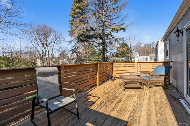 7 Vilno Court, Huntington Station, NY 11746