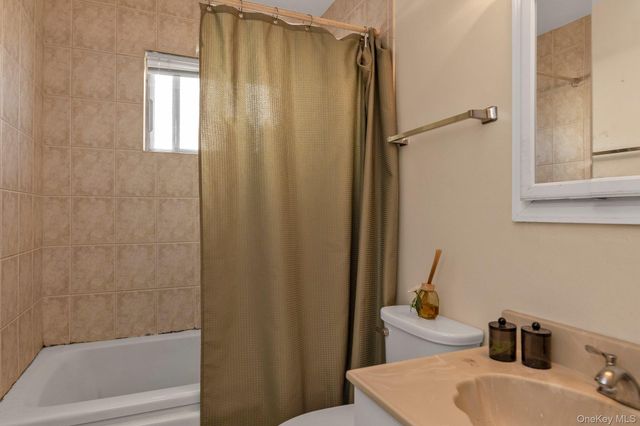 7 Vilno Court, Huntington Station, NY 11746