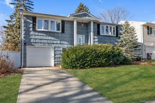 7 Vilno Court, Huntington Station, NY 11746