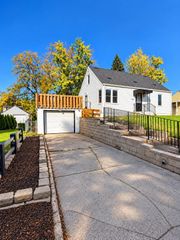 2057 Sherwood Avenue, Saint Paul, MN 55119
