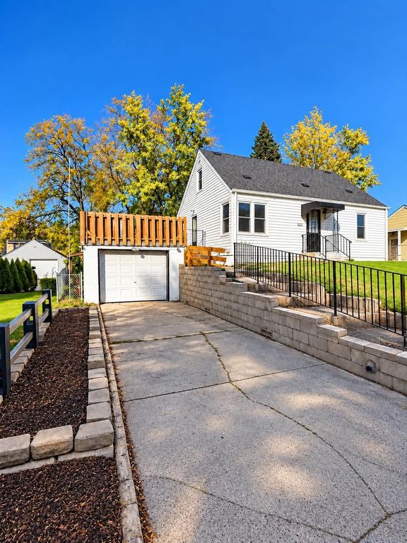 2057 Sherwood Avenue, Saint Paul, MN 55119 — exterior