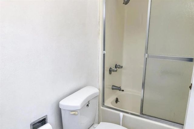 2240 India Street, Los Angeles, CA 90039