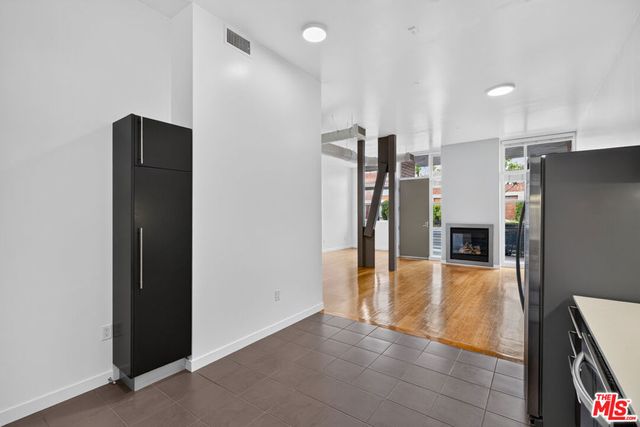 1912 Broadway 103, Santa Monica, CA 90404