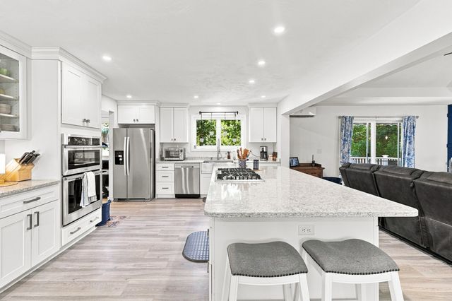 36 Main Ave, Wareham, MA 02538