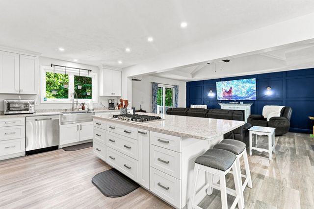 36 Main Ave, Wareham, MA 02538