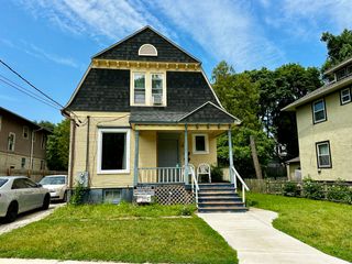 478 Barrett Street, Elgin, IL 60120