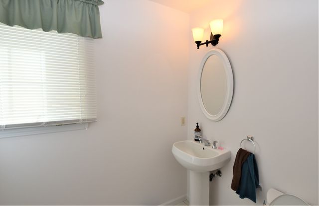 49 Overshot Drive 49, Glastonbury, CT 06073