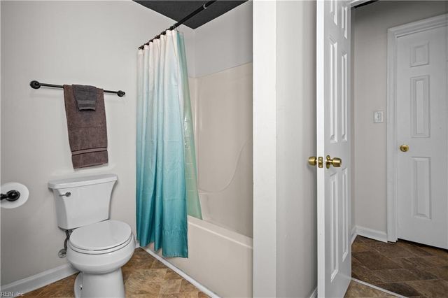 197 Gate House RD, Newport News, VA 23608