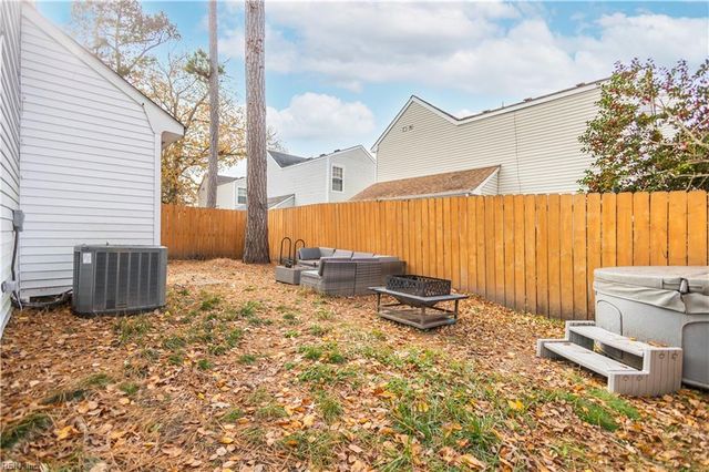 197 Gate House RD, Newport News, VA 23608