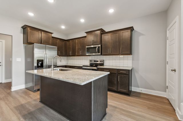 557 Twyla Dr, Lebanon, TN 37087