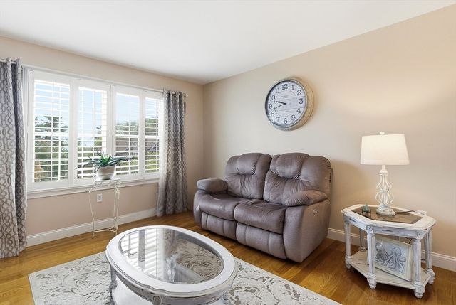 900 Lynnfield St D16, Lynnfield, MA 01940