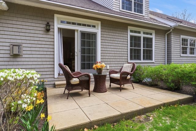 900 Lynnfield St D16, Lynnfield, MA 01940