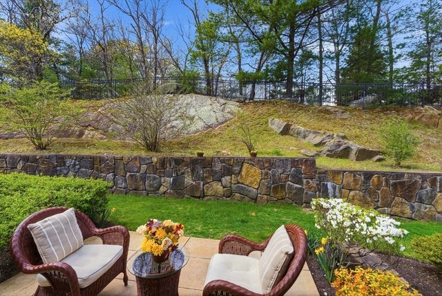 900 Lynnfield St D16, Lynnfield, MA 01940