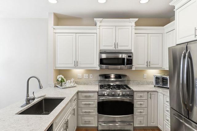 900 Lynnfield St D16, Lynnfield, MA 01940