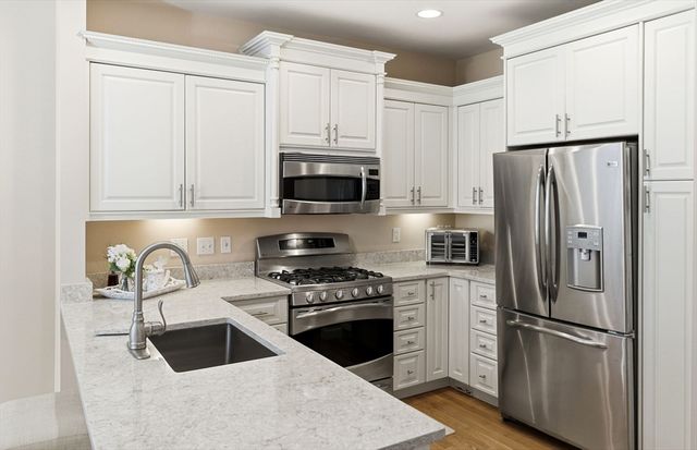 900 Lynnfield St D16, Lynnfield, MA 01940