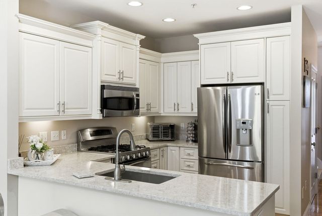 900 Lynnfield St D16, Lynnfield, MA 01940