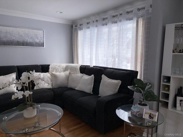 223 Audley Court S, Copiague, NY 11726