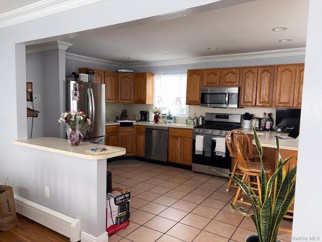 223 Audley Court S, Copiague, NY 11726