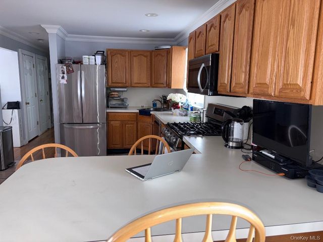 223 Audley Court S, Copiague, NY 11726