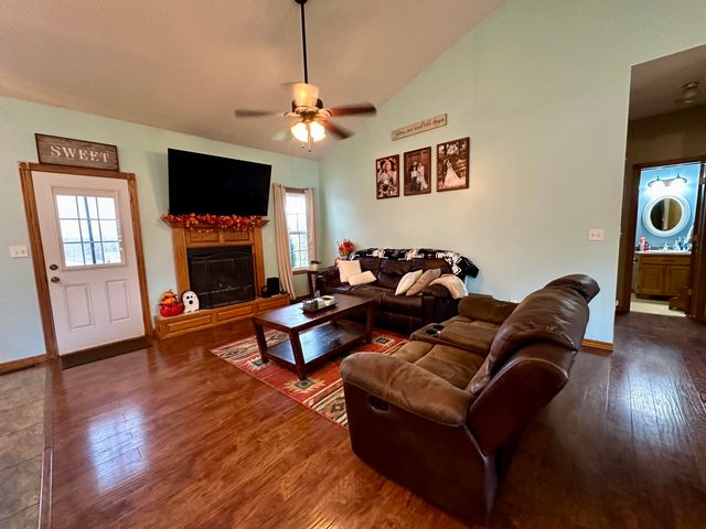 1012 S Palomino Road, Carthage, MO 64836